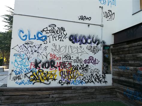 Continúa el programa de limpieza de graffitis en Collado Villalba con ...