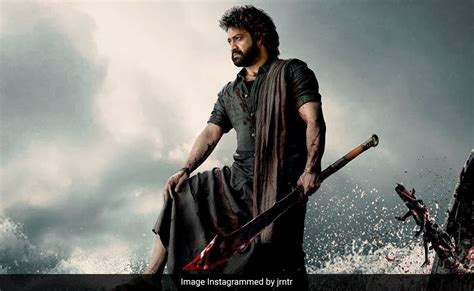 एक्शन फिल्म 'देवरा' के लिए जमकर पसीना बहा रहे आरआरआर फेम एक्टर ...