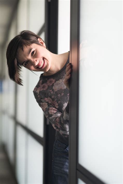 Business Women Casual Portrait 的图像结果