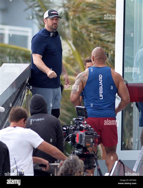 Miami Beach, FL - le 07 mars : Zac Efron, l'acteur Dwayne Johnson ...