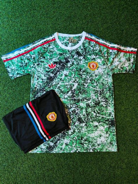 Manchester United Stone Roses Jersey Set