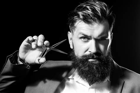 Brodaty mężczyzna portret mężczyzny z długą brodą i wąsami Nożyczki ...