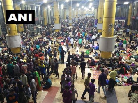 Maha: Rain hits life in Mumbai; hundreds stranded at LTT Railway station