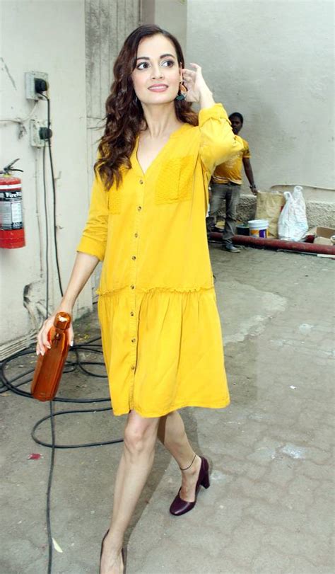 सैलून के बाहर दिखा दीया मिर्जा का स्टाइलिश लुक, देखें तस्वीरें ...