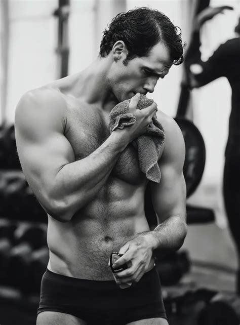 Henry Cavill Full Body Pic