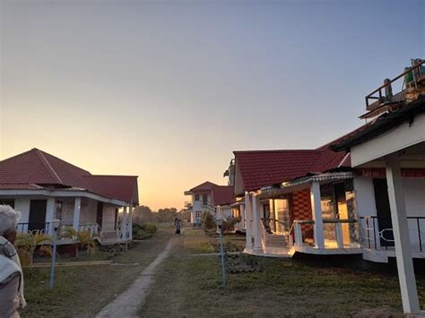 SNOW MOON RESORT (Dakshin Kantadighi Kumarpara) - Resort Reviews ...