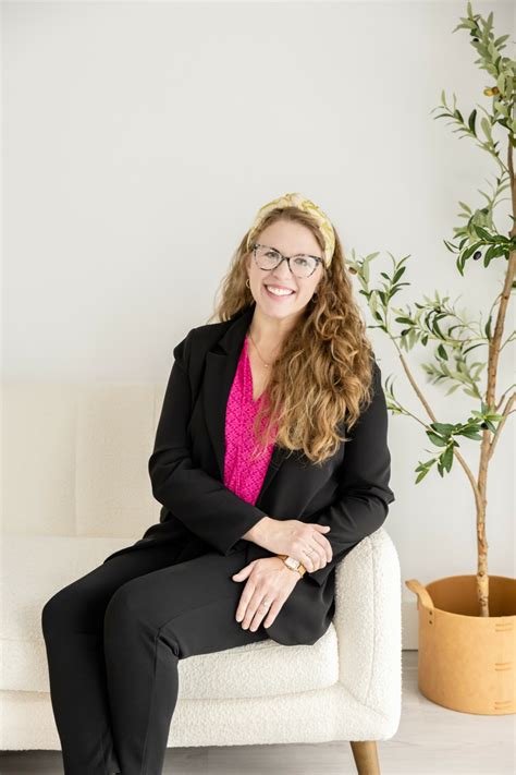 Meet Ashley Newman – CanvasRebel Magazine