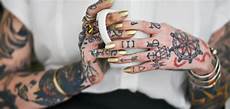 fiore manni data di nascita 1001 idee per tatuaggi numeri per lui e per fiore manni data di nascita 1001 idee per tatuaggi numeri per lui e per