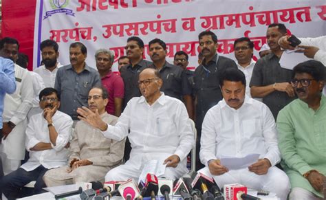 Shivaji Maharaj statue collapse: MVA holds protest; Thackeray, Pawar ...