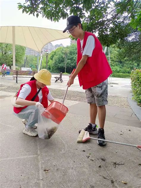 “美丽中国·青春行动”2021年净滩行动东进公园广场站 - 东台市红十字会