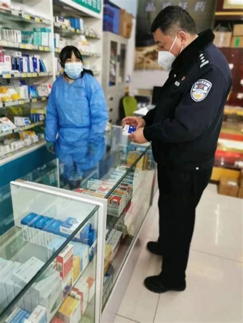 安徽芜湖：暖心！独居老人买药不便，民警“跑腿”送药上门