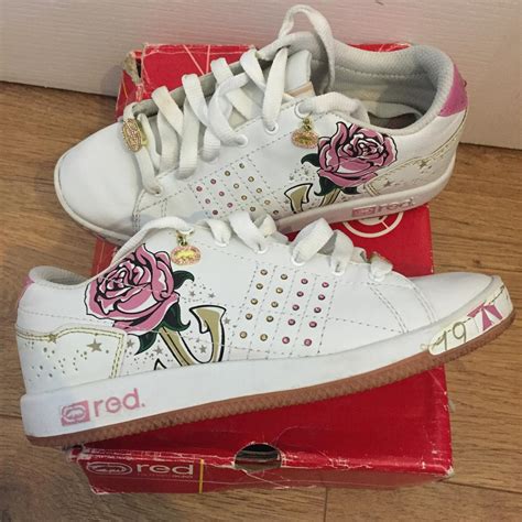 Yekkow Shoes 的图像结果