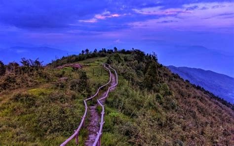 9 Best Treks In Darjeeling | WhatsHot Kolkata