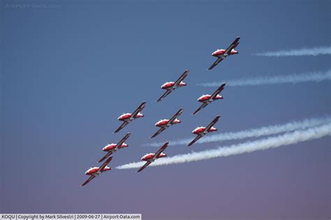 Quonset State Airport (OQU) Photo