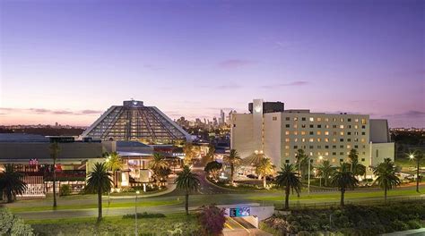 Crown Metropol Perth Shuttle Bus Service: Pictures & Reviews - Tripadvisor