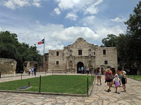 San Antonio Scavenger Hunt Walking Tour & Game, San Antonio: The Alamo ...