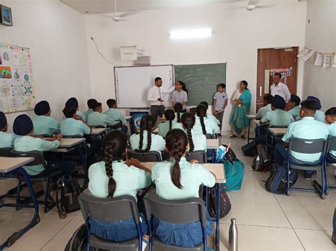 Today Yatisha Gupta who has scored 702 marks in NEET exam and got ...