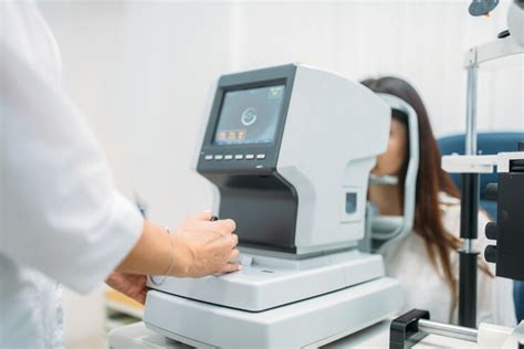 Computer diagnostics of vision, eyesight test | Premium Photo