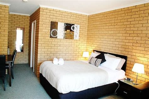 AVONDEL MOTOR INN (Benalla) - Hotel Reviews, Photos, Rate Comparison ...