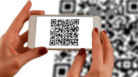 QR Code स्कैन करते समय रहें सावधान! एक गलती और अकाउंट हो जाएगा खाली ...