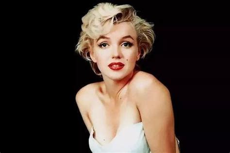 历史上的今天8月5日_1962年美国电影演员玛丽莲·梦露因过量服用安眠药死于洛杉矶的寓所中。