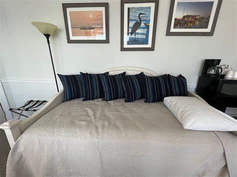 KNAPP'S NARROWS MARINA & INN (Tilghman) - Inn Reviews, Photos, Rate ...