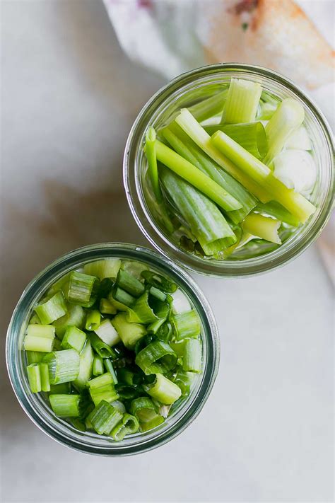 Quick Pickled Green Onions ⋆ Easy Refrigerator Pickled Scallions!