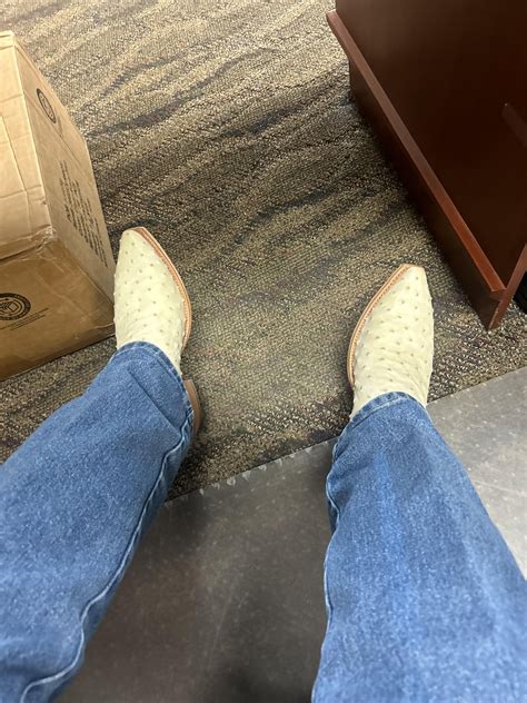 Tips on caring for white ostrich boots ?? this is my first pair of white boots 😅 : r/cowboyboots