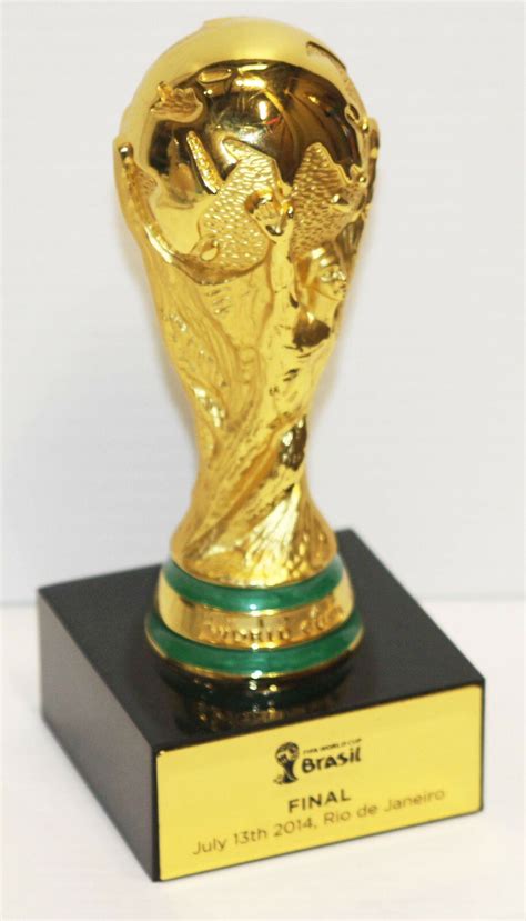 FIFA World Cup Trophy Backside 的图像结果