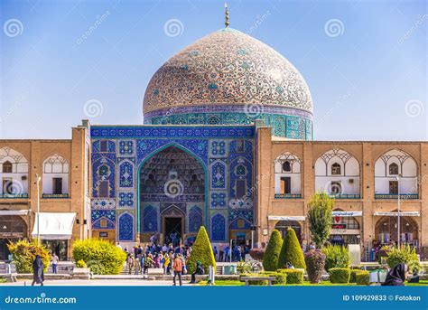 Mosque in Isfahan editorial stock photo. Image of islamic - 109929833