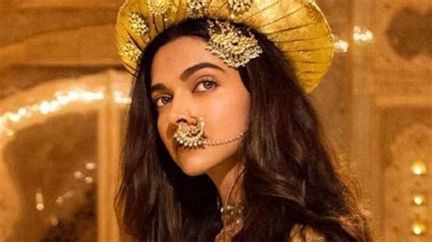 6 Bollywood period films to watch just for their costumes, on Netflix ...