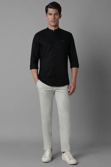 Buy Men Black Slim Fit Solid Full Sleeves Casual Shirt Online ...