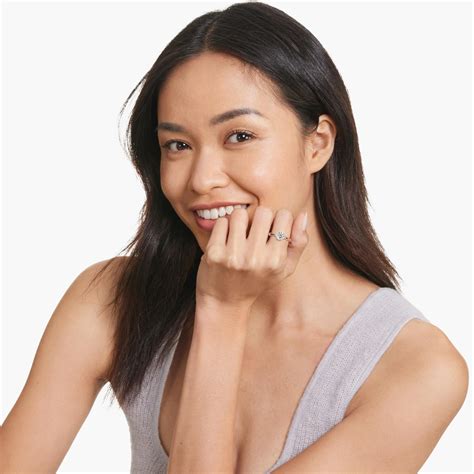 Split Prong Solitaire Engagement Ring In Platinum-17565p