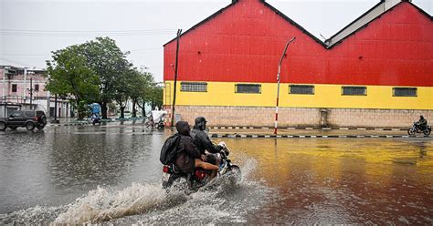 Watch Live: Hurricane Melissa death toll rises as storm heads for ...