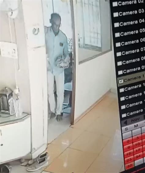 A patient with arthritis stole five lakh rupees from an elderly doctor ...