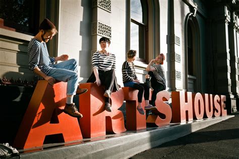 Guide to Melbourne libraries for readers, writers and book lovers ...