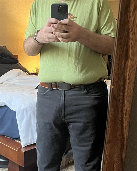 Bulging in my new pants. : r/Bulges