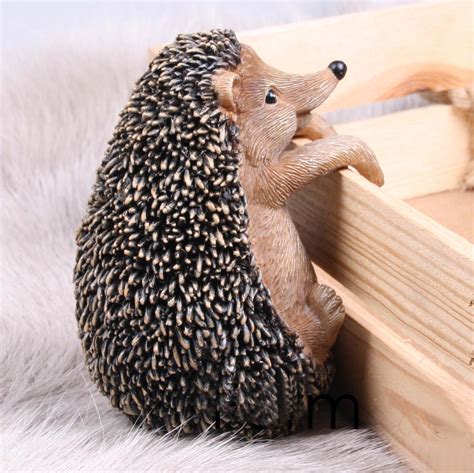 Hérisson en résine à suspendre 11 x 9 x 15 cm