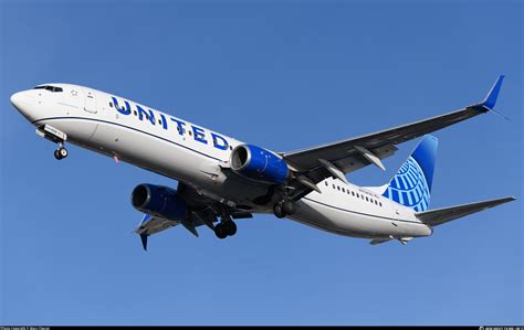 N75426 United Airlines Boeing 737-924ER(WL) Photo by Marc Charon | ID ...