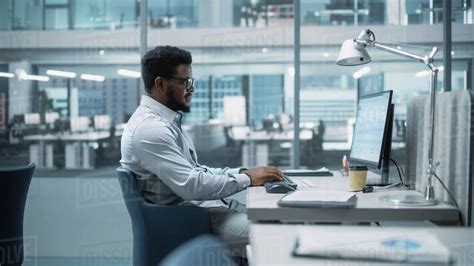 Manager Using Computer 的图像结果