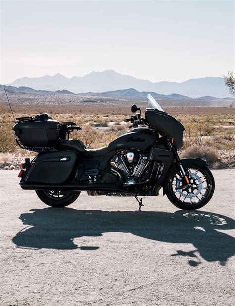 Roadmaster Powerplus Dark Horse | Indian® Motorcycle - IN