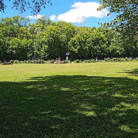 Robinson Field (Ottawa) - All You Need to Know BEFORE You Go