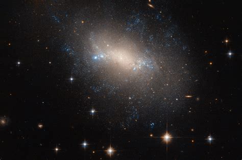 Spiral Galaxy NGC 1300 | Galaxy ngc, Hubble, Space telescope
