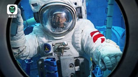 神舟十六号乘组水下训练画面曝光 载荷专家桂海潮将戴眼镜上太空_腾讯视频