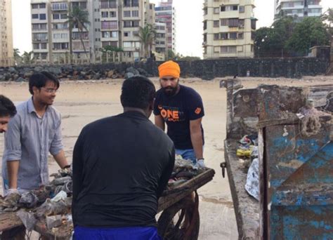 14 Images Show How Mumbaikars Cleaned Up Beaches A Day After Ganapati ...
