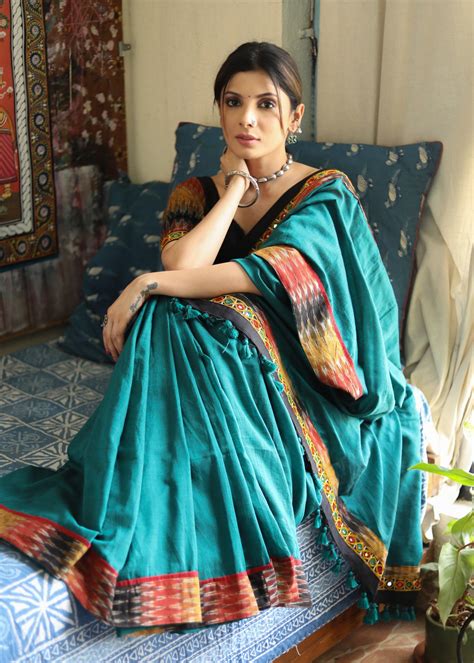 Comfortable peacock green Cotton saree with beautiful mirror work & Ik ...