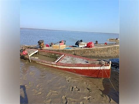 BSF nabbed 22 Pakistani fishermen, seized 79 boats in Gujarat's Bhuj ...