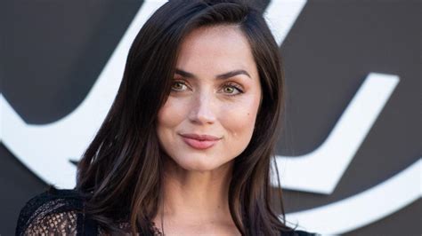 Ana de Armas' trick that you will copy to get it right with sheer fabrics