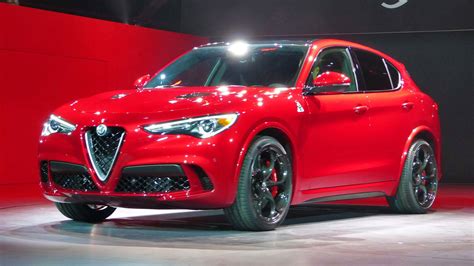Alfa Romeo reveals new Giulia, Stelvio SUV in LA | AutoTrader.ca