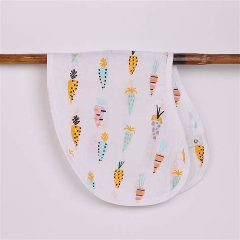 2-in-1 Muslin Burp Cloth & Bib for Babies - Cheerful Crunch